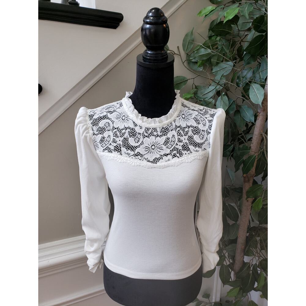 Celebrity Pink Top Blouse Women's Medium White Lace Up Ribbed Long Sleeve